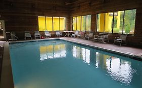 Golden Manor Inn & Suites